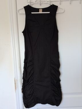 XCVI Black Sleeveless Ruched Midi Dress